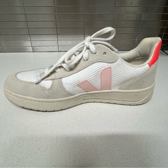 Veja Sneakers - Picture 8 of 8